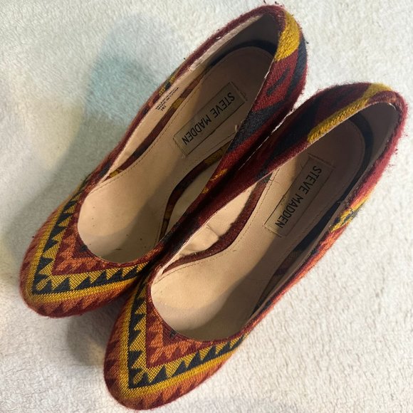 Aztec High Wedged Slip Ons - Picture 1 of 4